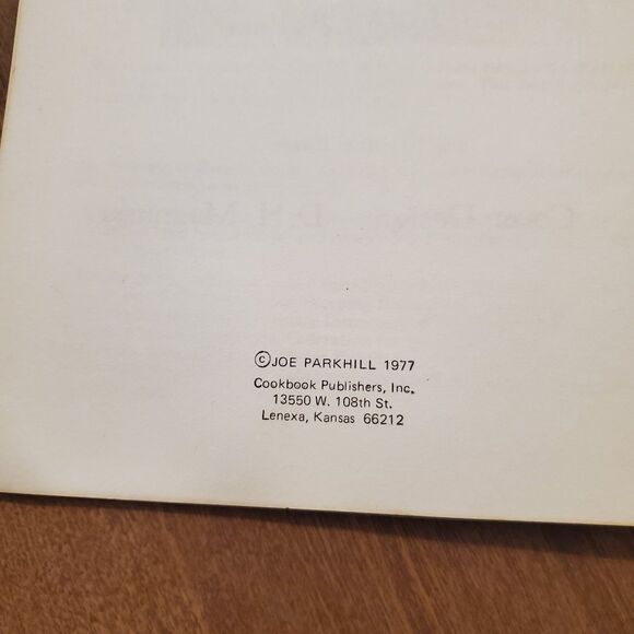 The Wonderful World of Honey: A Sugarless Cookbook  Parkhill, Joe - Picture 9 of 10